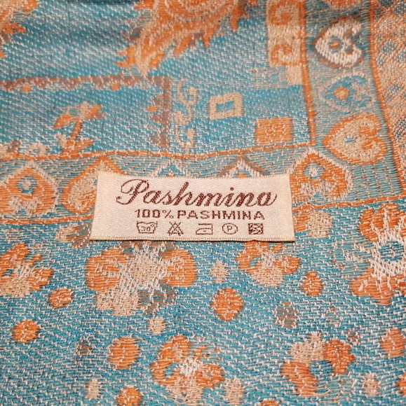 Reversible scarfs - Picture 4 of 4